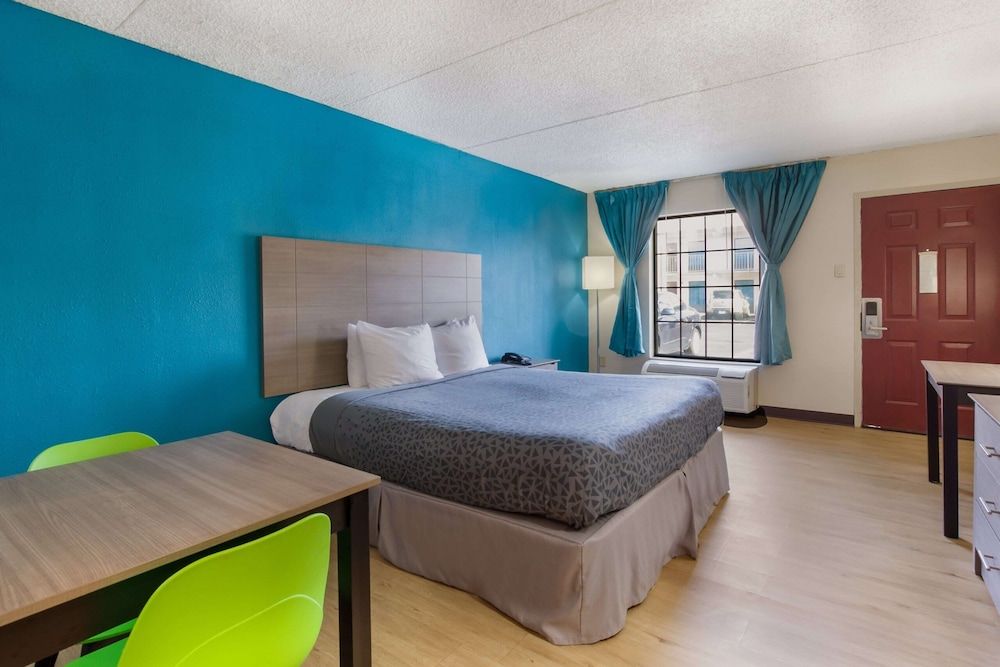 Studio, 1 King Bed, Kitchenette