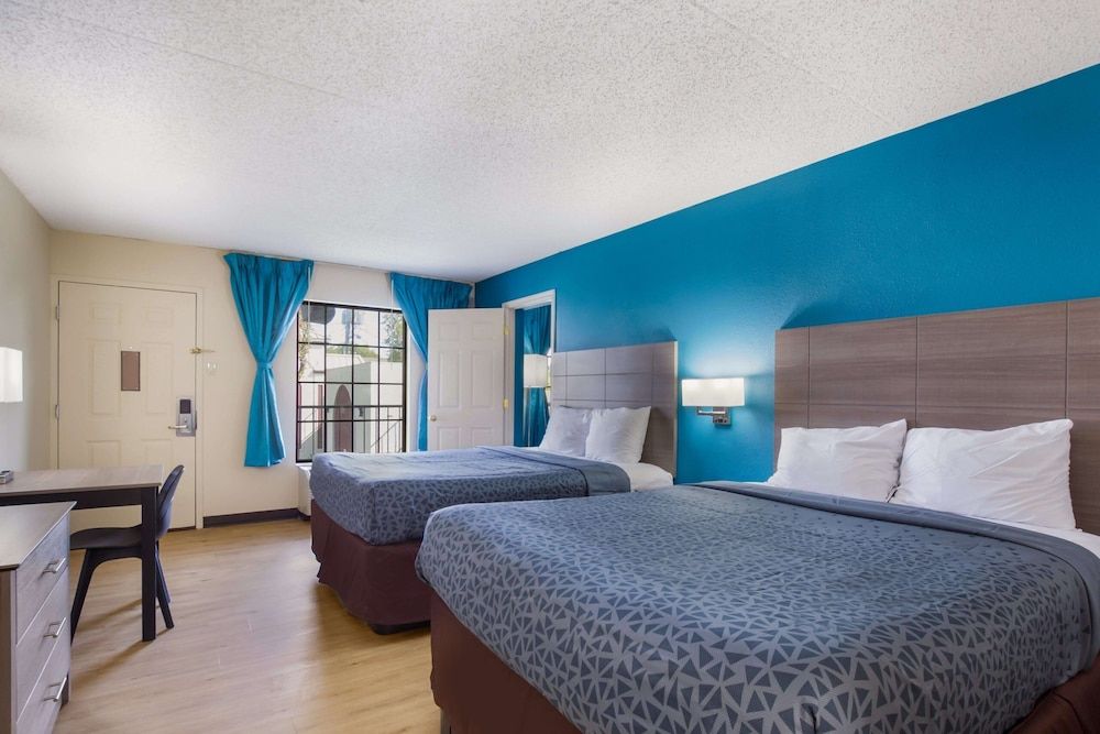 Suite, 2 Queen Beds, Kitchen