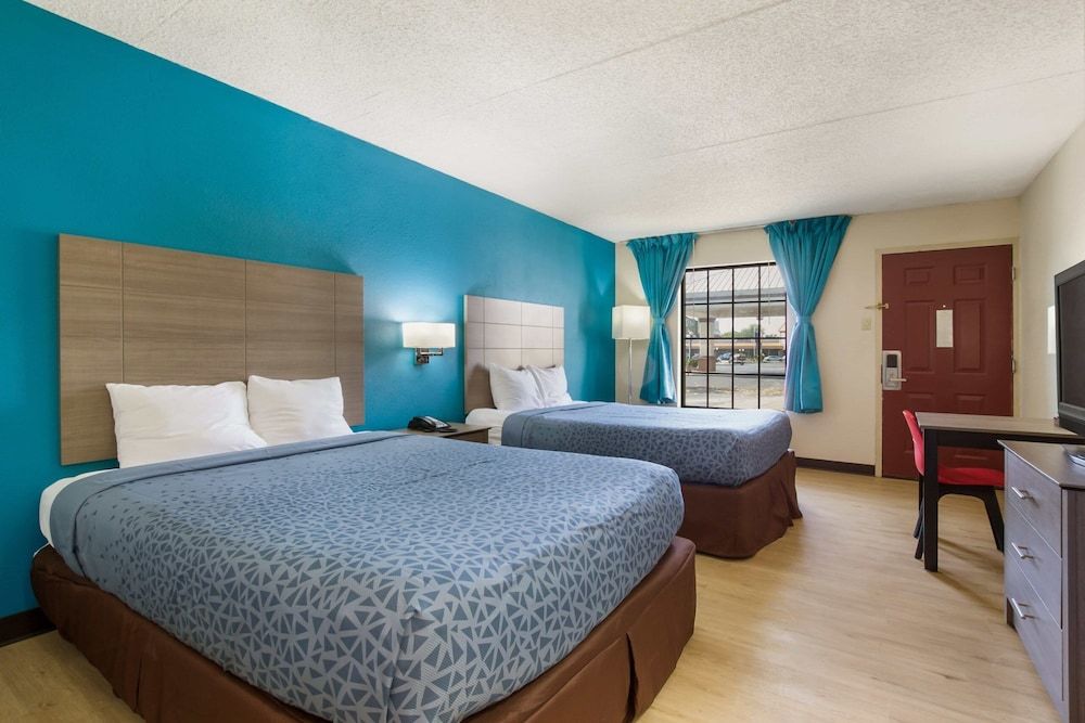 Studio, 2 Queen Beds, Kitchenette