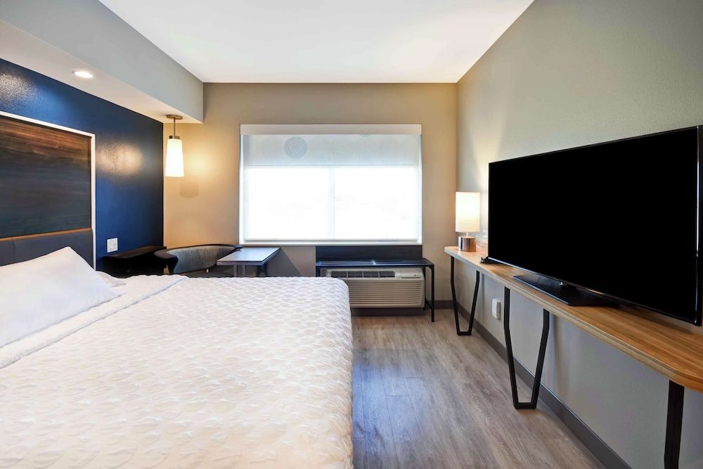 Room, 1 King Bed, Accessible (Hearing)