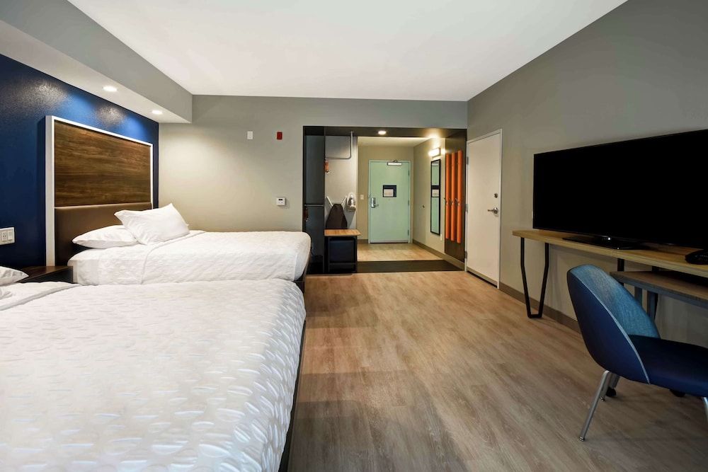 Room, 2 Queen Beds, Accessible, Bathtub (Hearing)