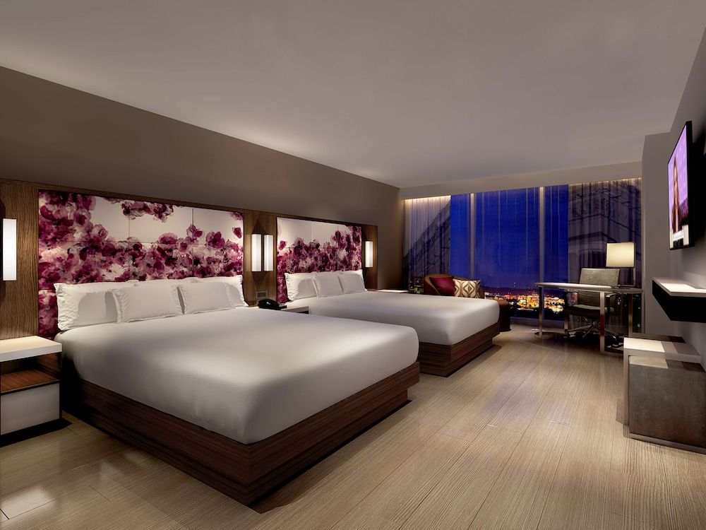 2 King Beds Deluxe Pool View