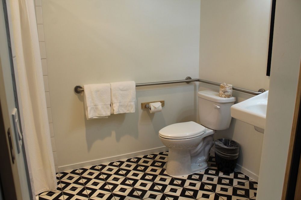 Sideways Inn Queen Room, 2 Queen Beds, Accessible, Non Smoking 7