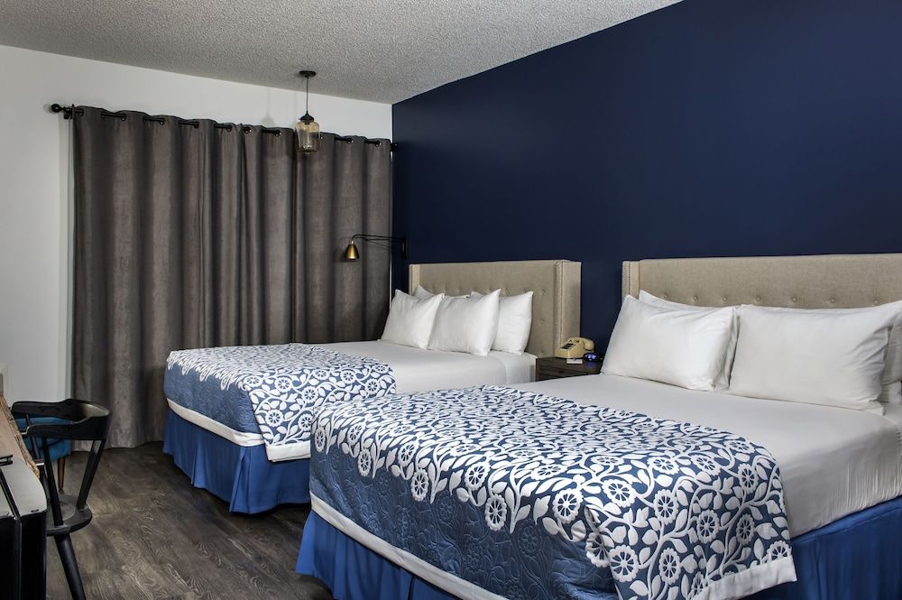 Sideways Inn Queen Room, 2 Queen Beds, Accessible, Non Smoking