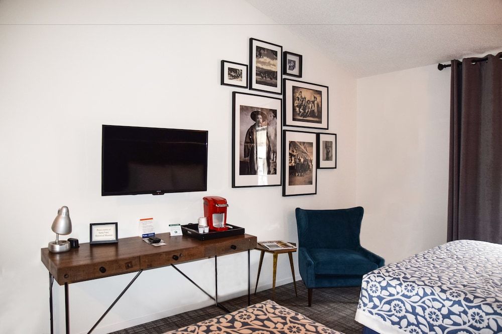 Sideways Inn Superior Room, 2 Queen Beds, Patio or Balcony, Pool view 8