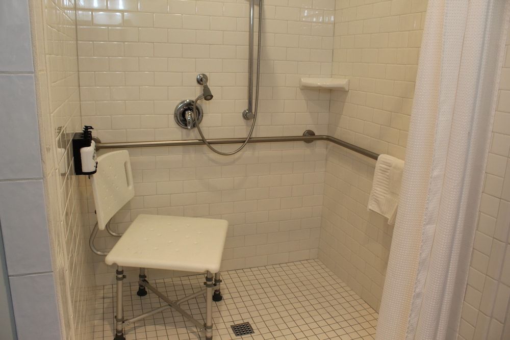 Sideways Inn Queen Room, 2 Queen Beds, Accessible, Non Smoking 7