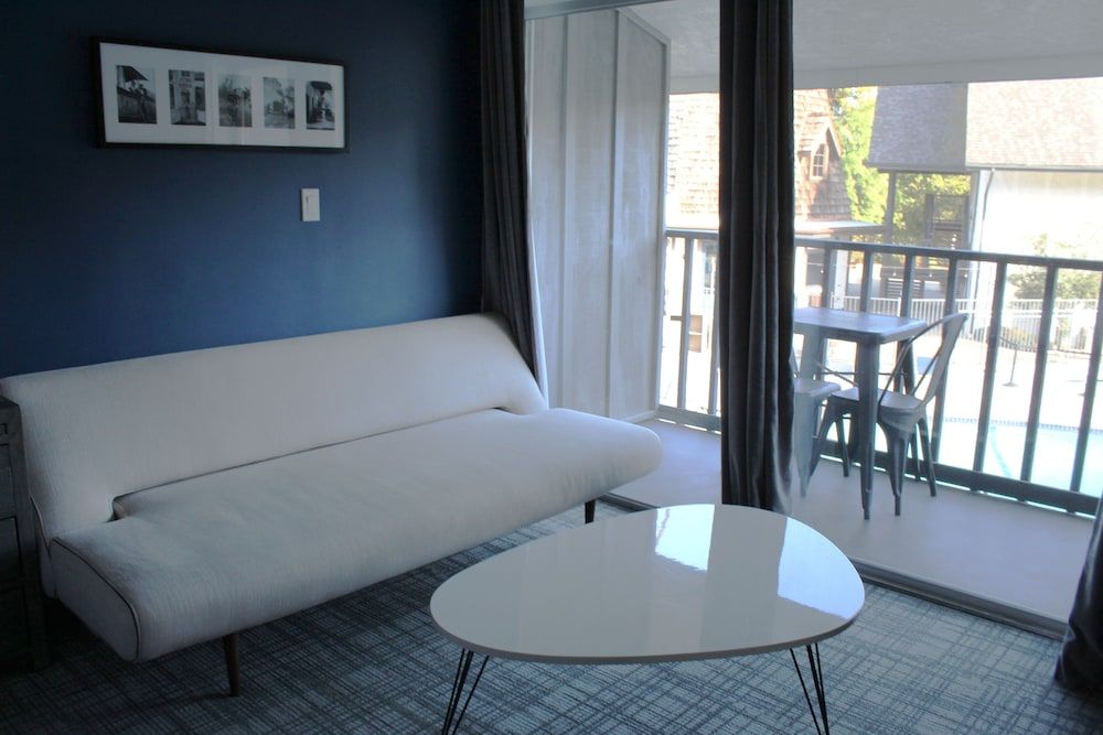 Sideways Inn Superior Room, 2 Queen Beds, Patio or Balcony, Pool view 9