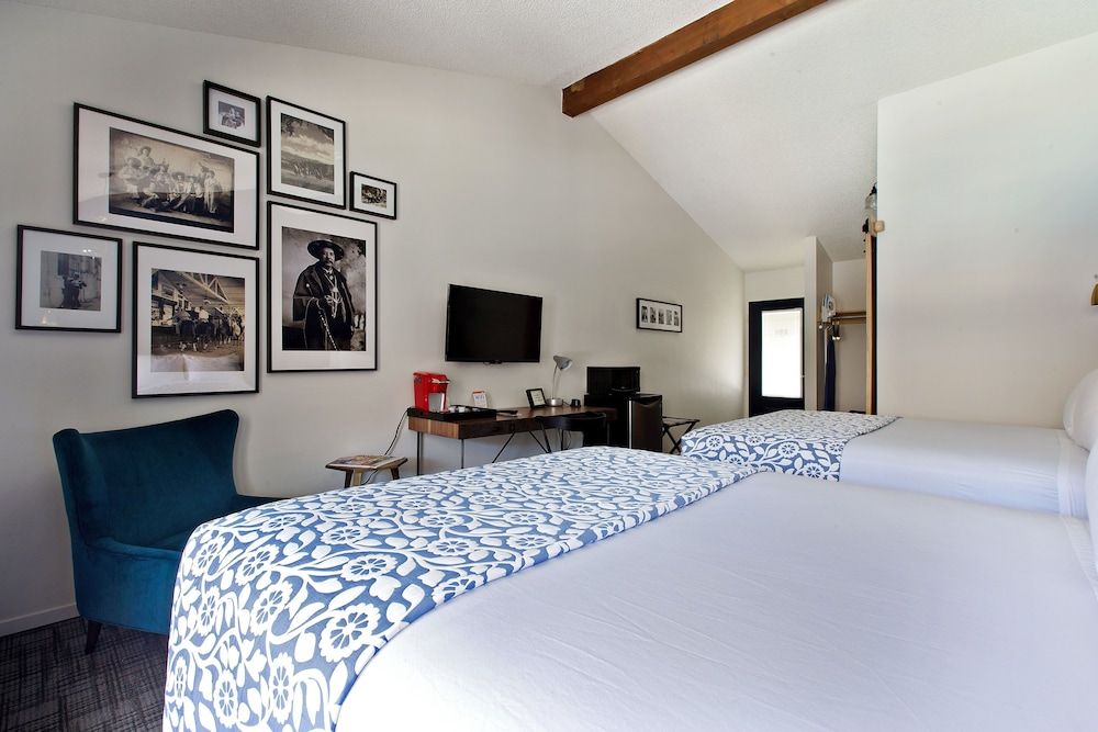 Sideways Inn Superior Room, 2 Queen Beds, Patio or Balcony, Pool view 3