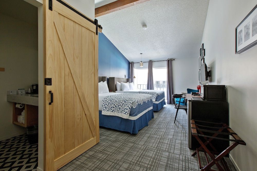 Sideways Inn Superior Room, 2 Queen Beds, Patio or Balcony, Pool view