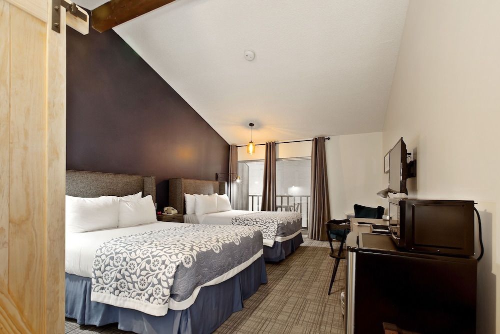 Sideways Inn Superior Room, 2 Queen Beds, Patio or Balcony, Pool view 2