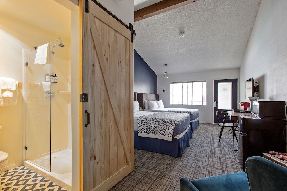 Sideways Inn Standard Room, 2 Queen Beds 2