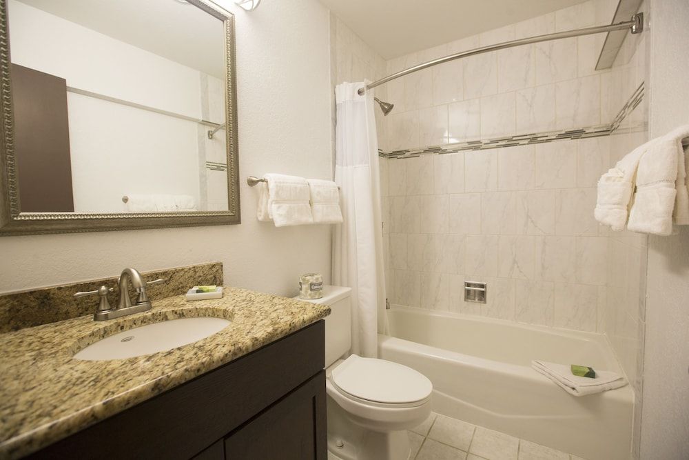 Ivy Court Inn & Suites Double Suite 4