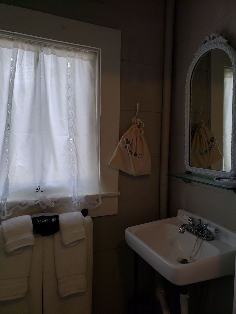 Katy House Bed and Breakfast Room, Private Bathroom (Katy Tower) 2