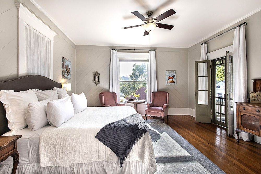 Katy House Bed and Breakfast Room, Private Bathroom (Texas Special) 2