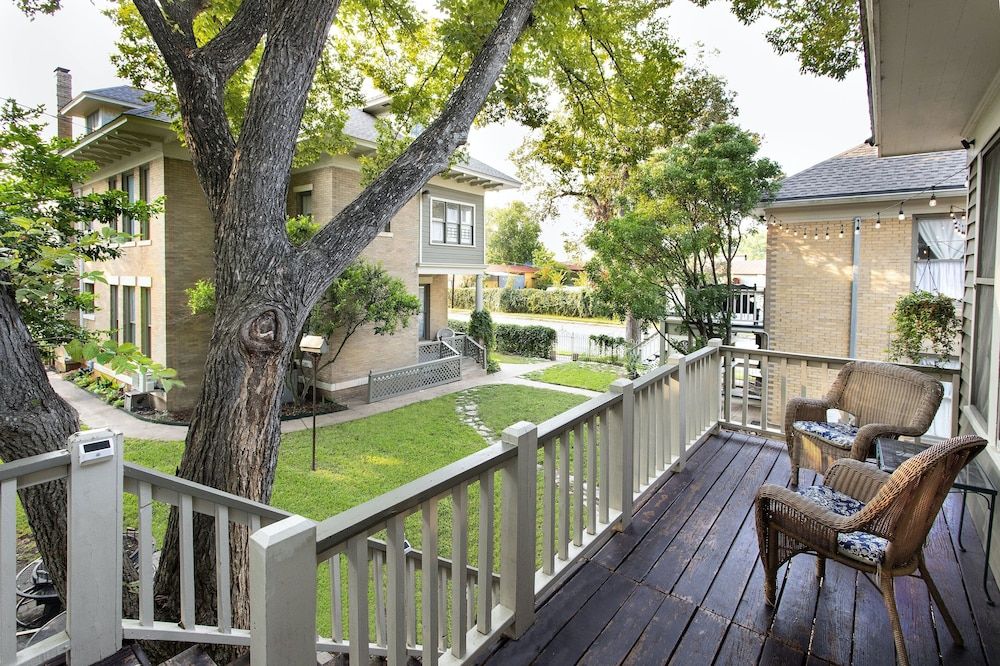 Katy House Bed and Breakfast Room, Private Bathroom (Katy Tower)