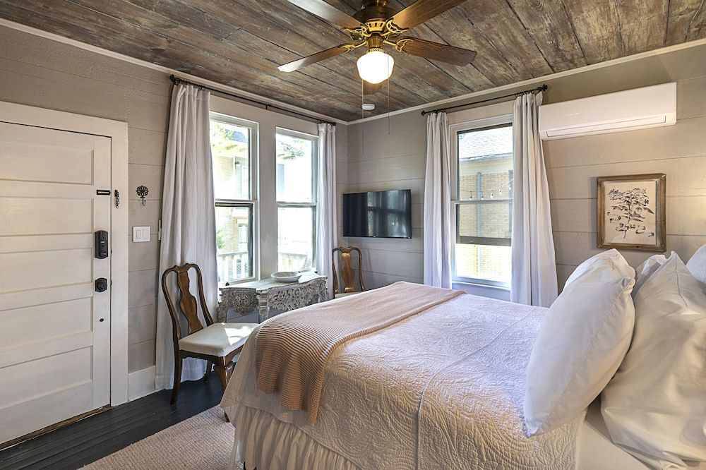 Katy House Bed and Breakfast Room, Private Bathroom (Katy Tower) 4