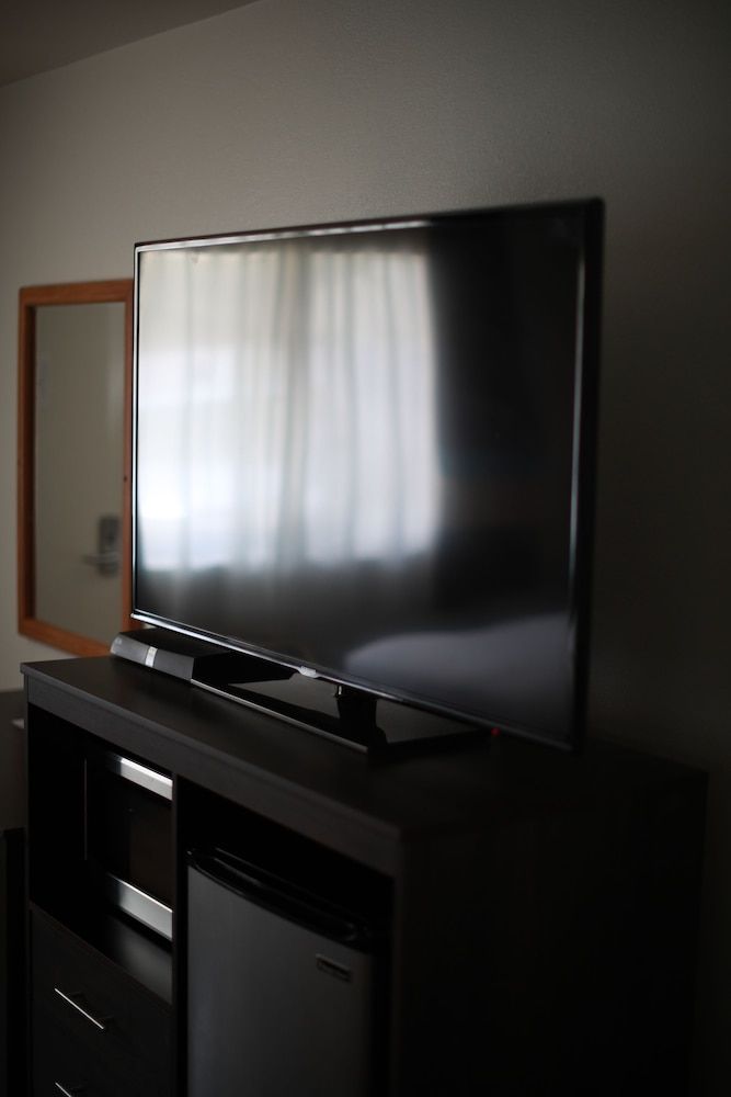 Cozy Inn Family Double Room, 2 Queen Beds 6