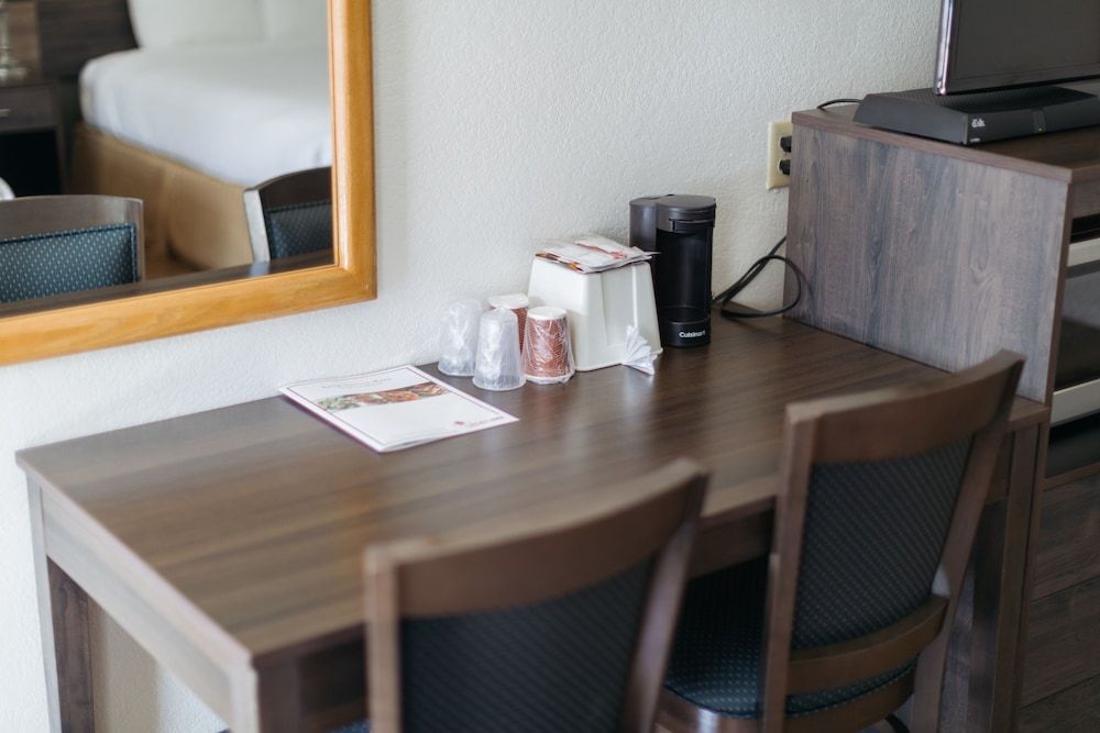 Cozy Inn Business Room, 1 King Bed 7