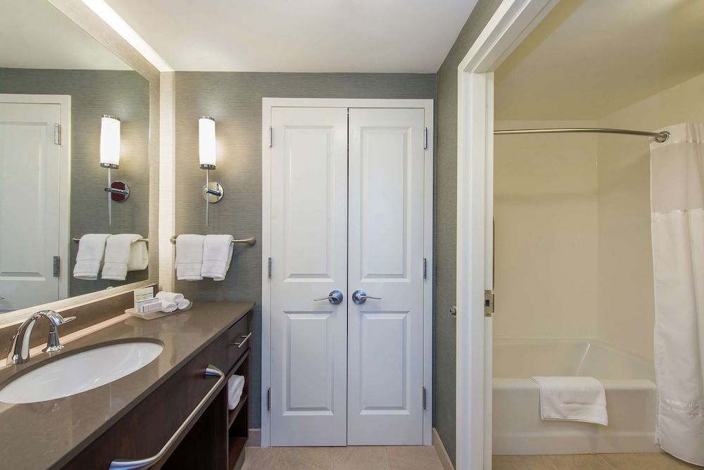 Suite, 2 Queen Beds, Accessible, Bathtub (Mobility & Hearing)