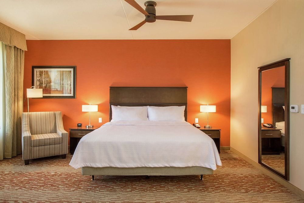 Suite, 1 King Bed, Accessible, Bathtub