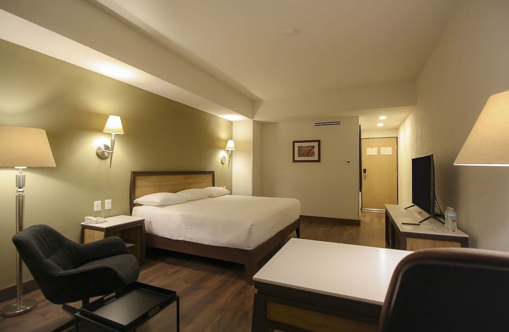 Turotel Morelia Superior Room, 1 King Bed 2