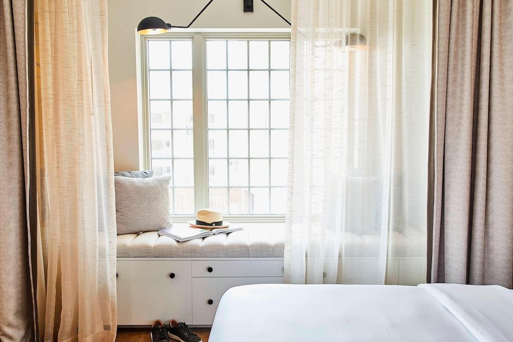 The Alida, Savannah, a Tribute Portfolio Hotel Room, 1 King Bed, Non Smoking, City View 6