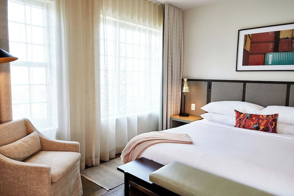 Executive Suite, 1 King Bed with Sofa bed, Non Smoking