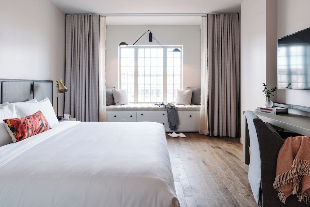 The Alida, Savannah, a Tribute Portfolio Hotel Room, 1 King Bed, Non Smoking, City View 3