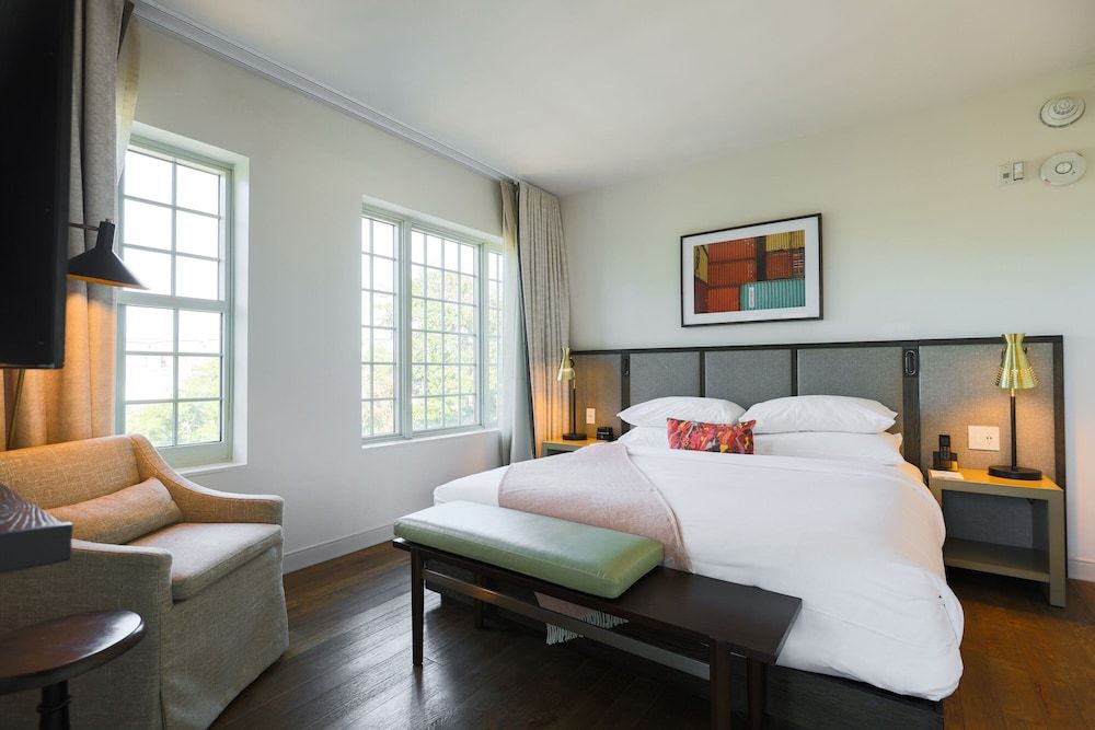Executive Suite, 1 King Bed with Sofa bed, Non Smoking