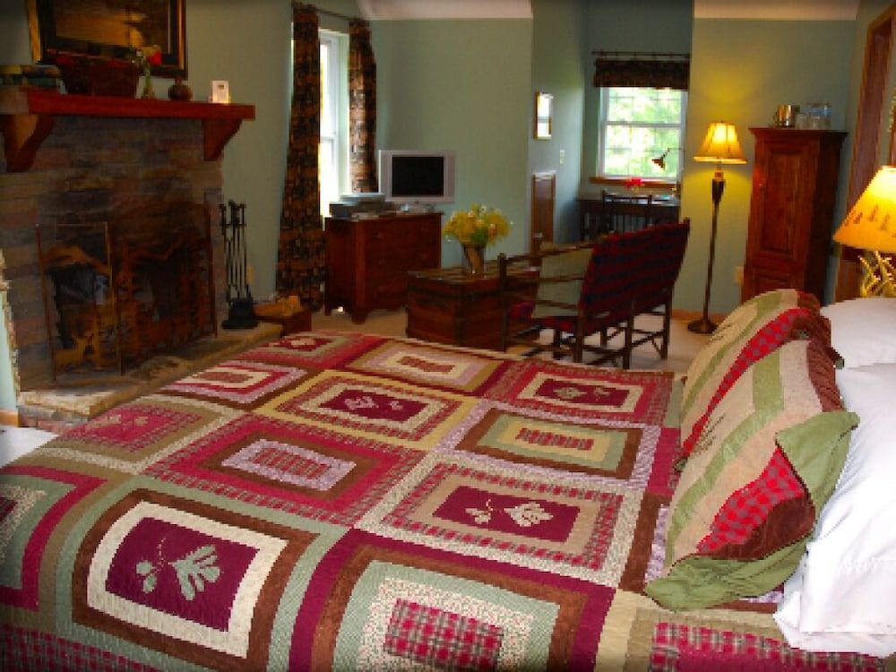 Long Mountain Lodge Standard Double Room, Ensuite (Whissenhunt Mountain Ste) 4