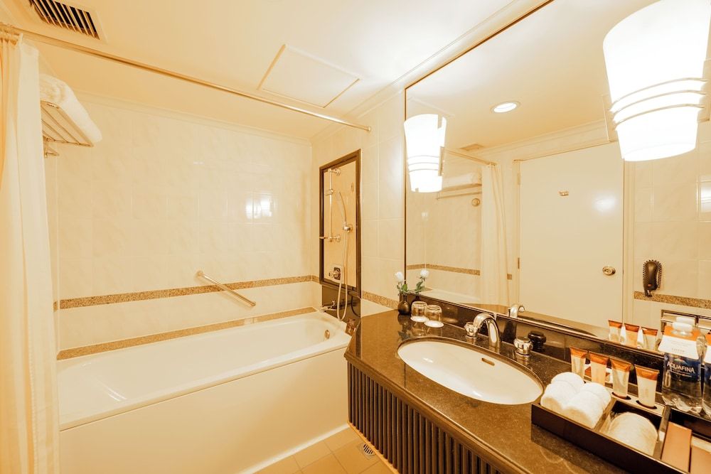 undefined Lotte Hotel Saigon 10