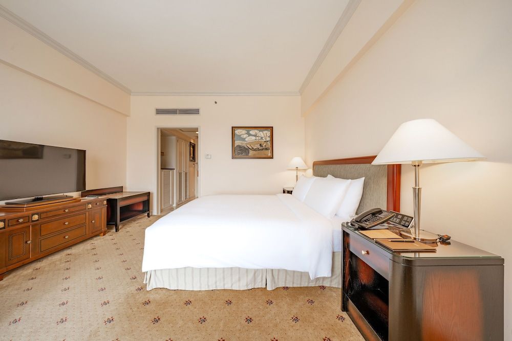Deluxe Room, 1 King Bed, River View
