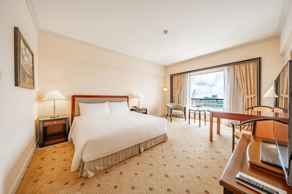 Deluxe Room, 1 King Bed, River View