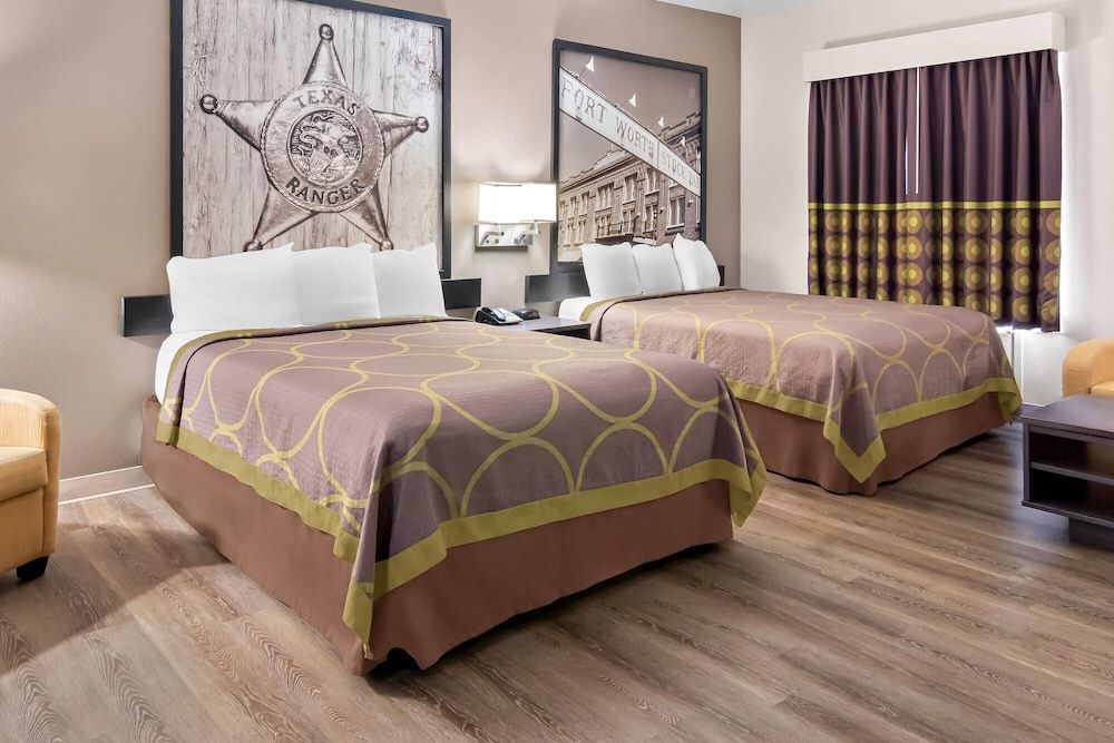 Suite, 2 Queen Beds, Refrigerator