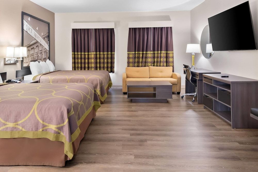 Suite, 2 Queen Beds, Refrigerator