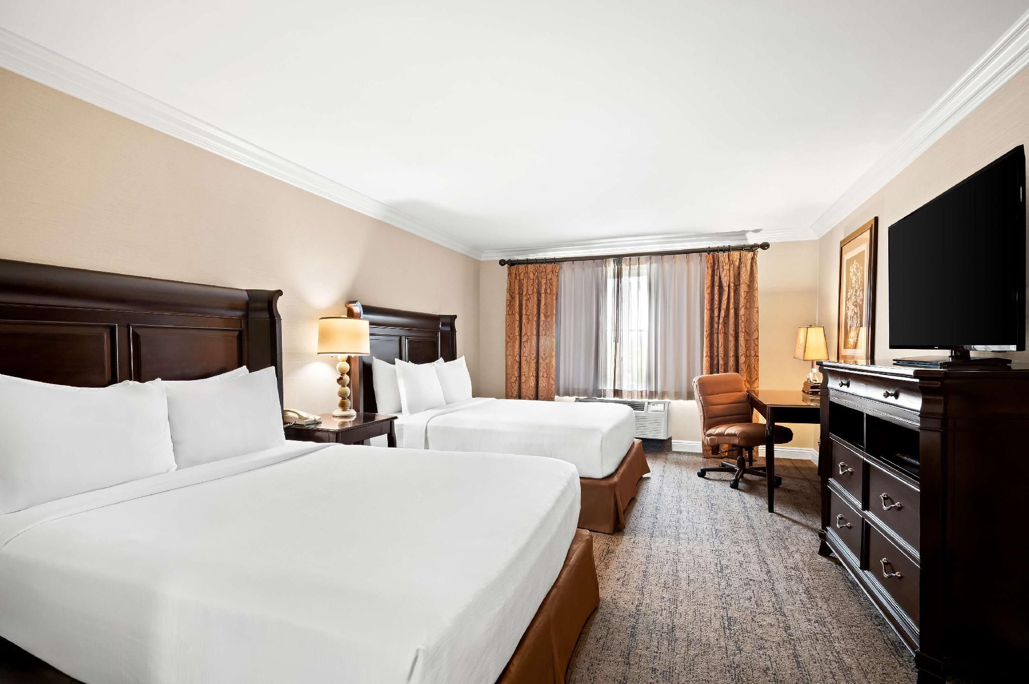 2 queen beds, nonsmoking