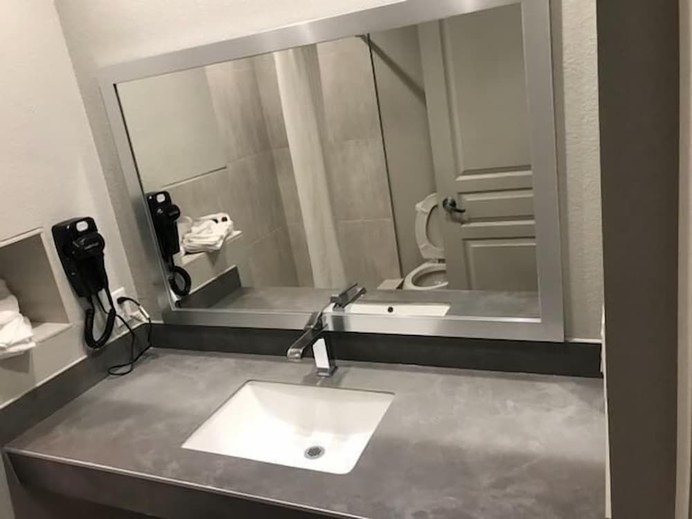 Crystal Inn - Sugar Land Standard Room, 1 King Bed, Non Smoking 8