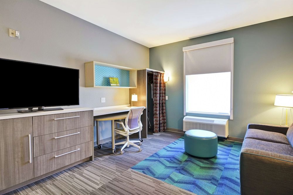 Suite, 1 King Bed, Accessible (Hearing)