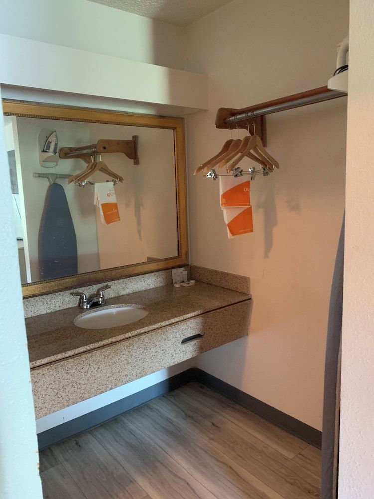 FairBridge Inn Express Natchez Room, 1 King Bed, Non Smoking 2