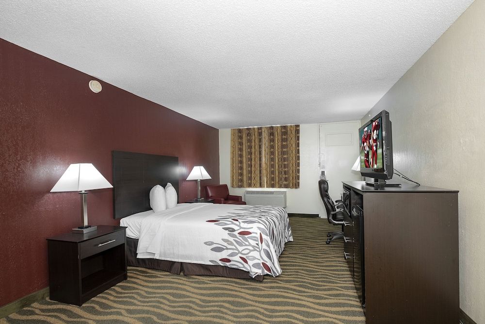 Red Roof Inn Murray Superior Room, 1 King Bed, Smoking 6