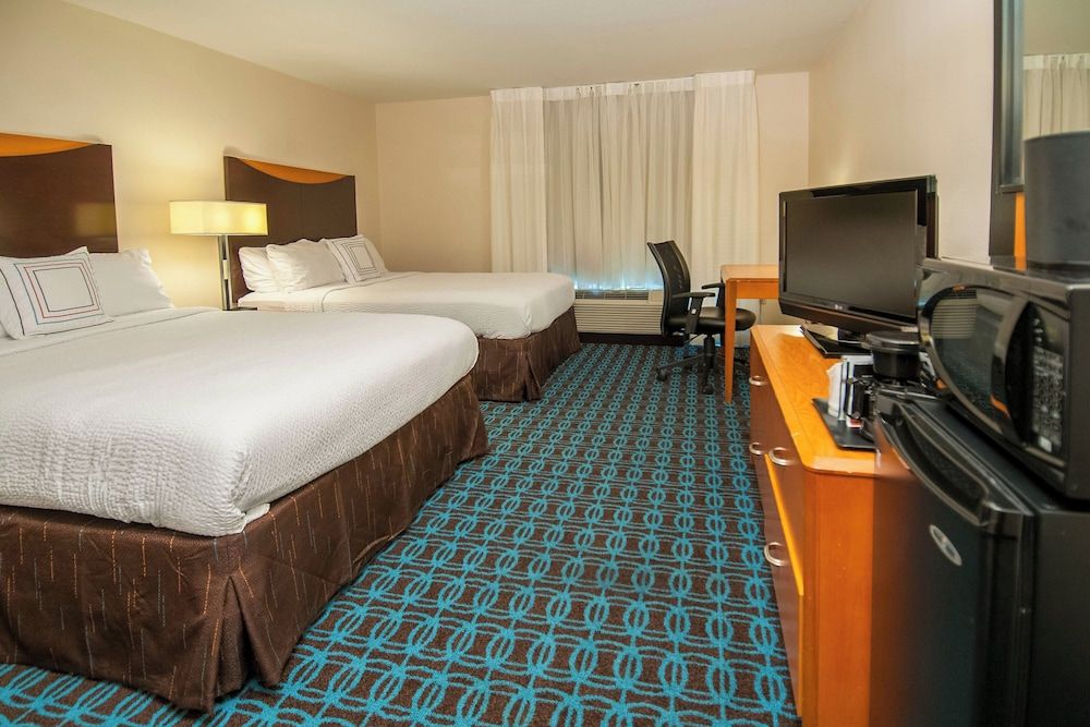 Room, 2 Queen Beds, Non Smoking (Mobility Accessible, Tub)