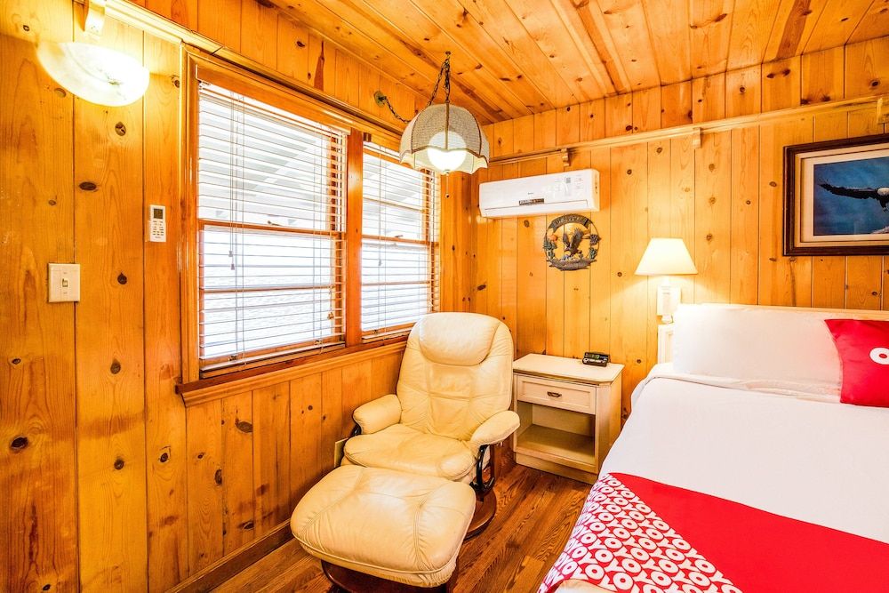 The Kern Lodge Studio with Kitchen 3