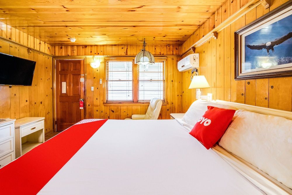 The Kern Lodge Studio with Kitchen 2