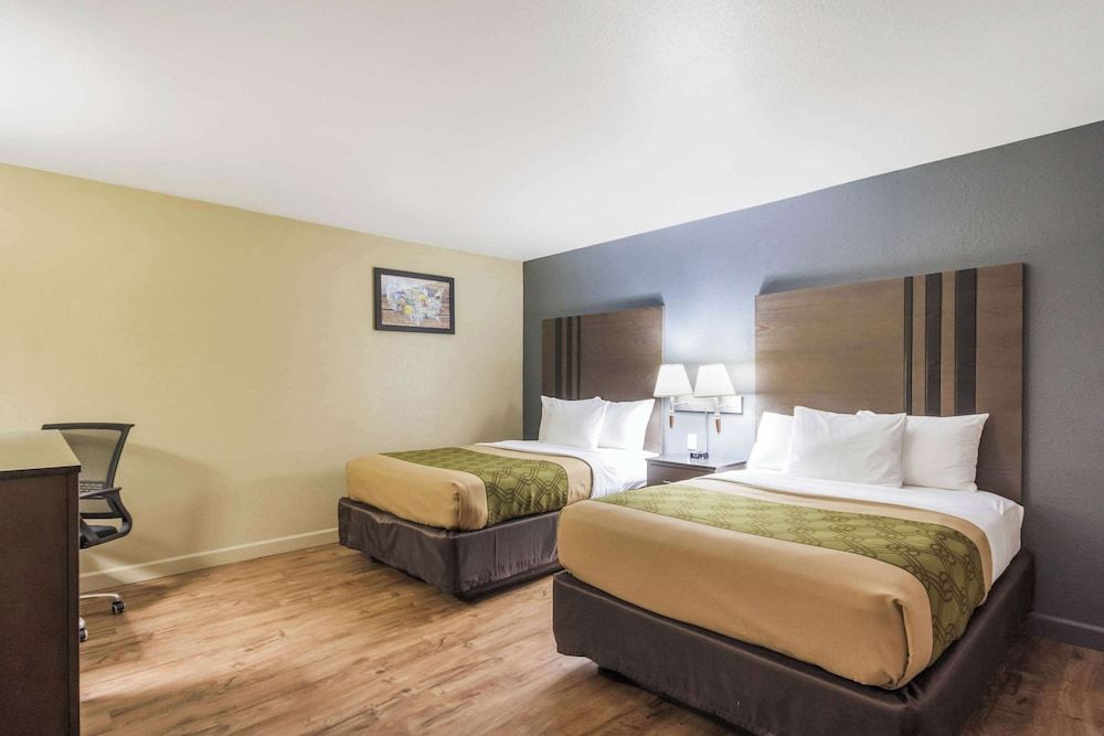 Suite, Multiple Beds, Non Smoking (3 Double Beds)