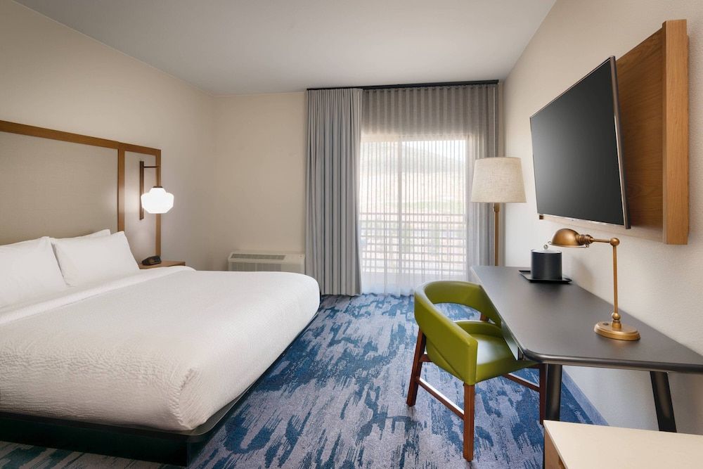 Deluxe Room, 1 King Bed, Balcony