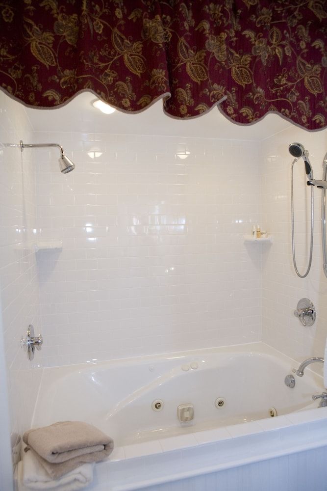 The Belvedere Inn & Restaurant Junior Suite, 1 Queen Bed 3