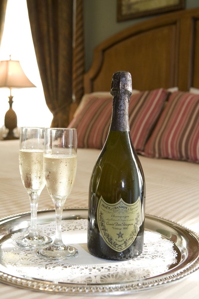 The Belvedere Inn & Restaurant Junior Suite, King Bed 4