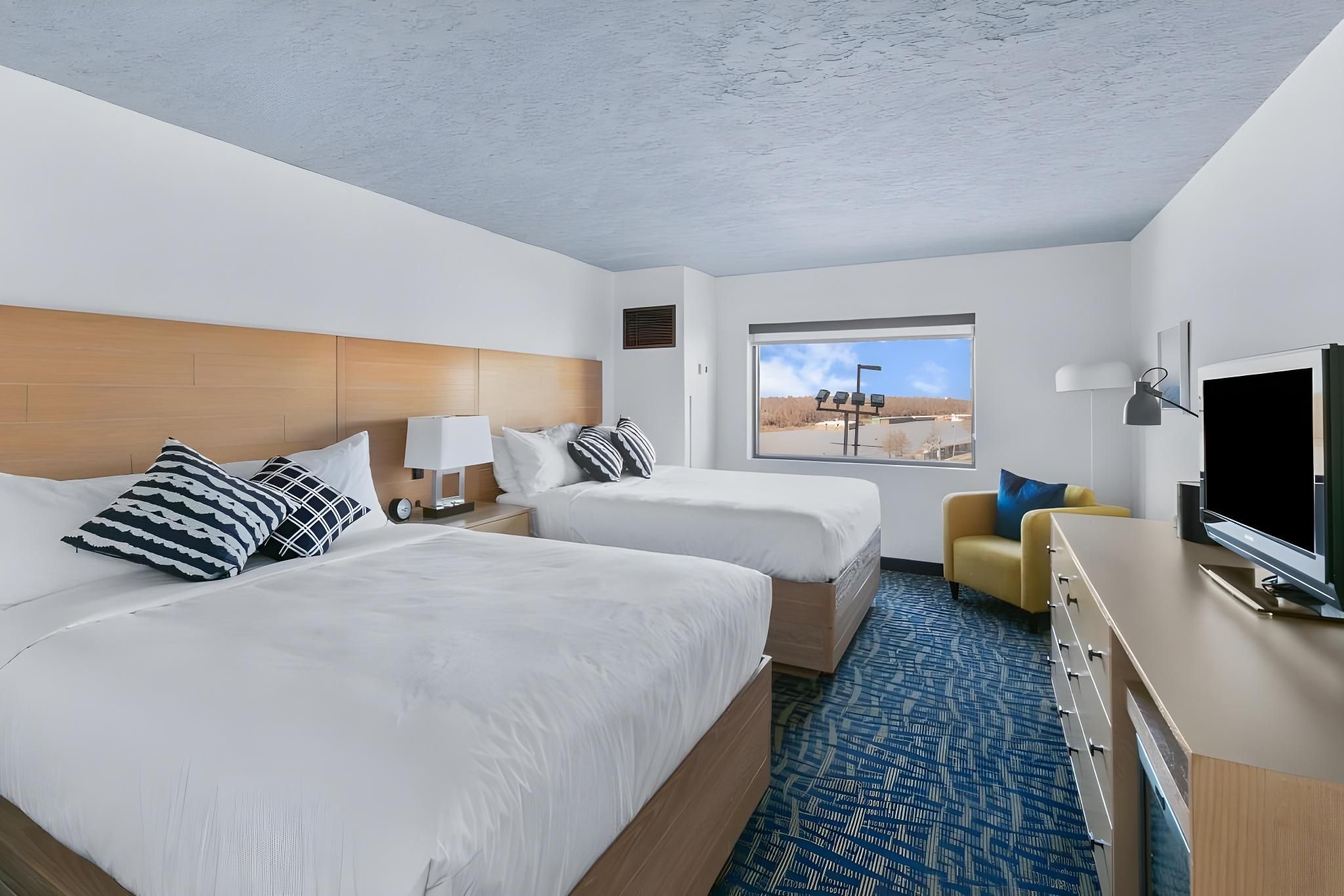 2 Queen Beds, Mobility/Hearing Accessible Room, Roll-In Shower, Non-Smoking