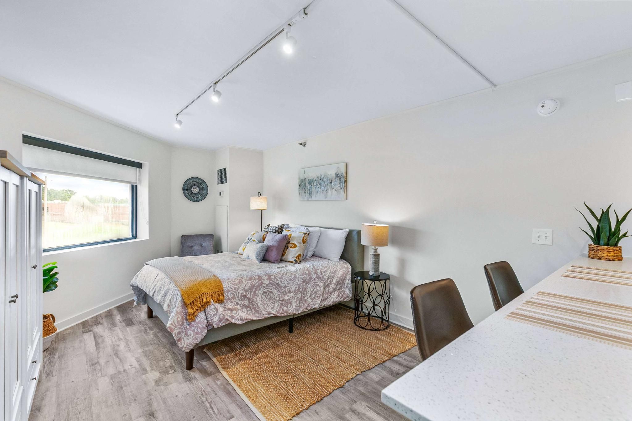 1 Queen Bed, Suite, Non-Smoking