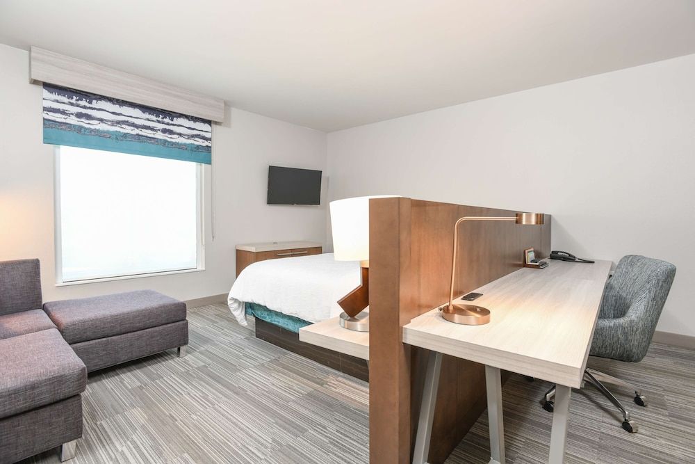 Suite, 1 King Bed, Accessible (Hearing)